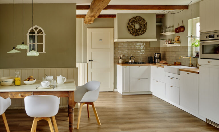 keuken en gedeelte eetkamertafel kleine berckt 2024