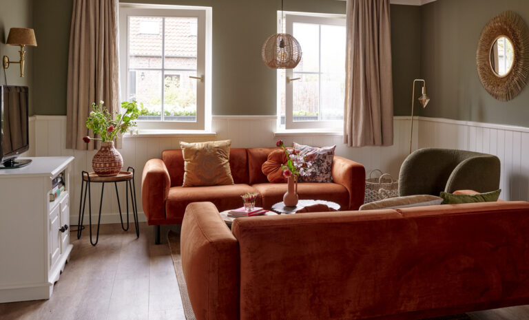 overzicht foto zitkamer zicht binnenplaats huis 6 april 2023